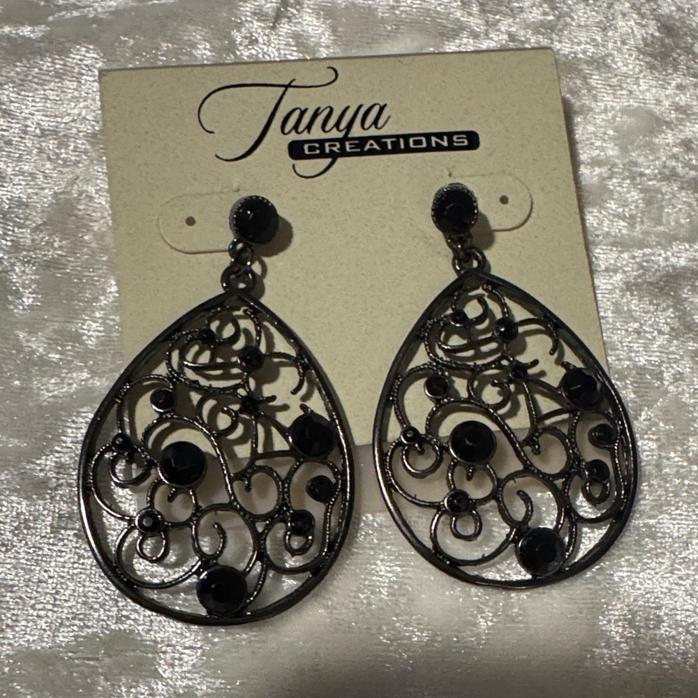 💜sold💜Black Filigree Teardrop Earrings